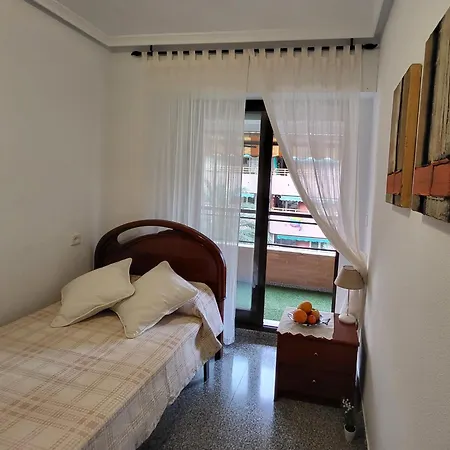 Amistosa, Habitacion Con Balcon, Alicante, Playa, Centro, Rambla, Mercado Séjour chez l'habitant Alicante
