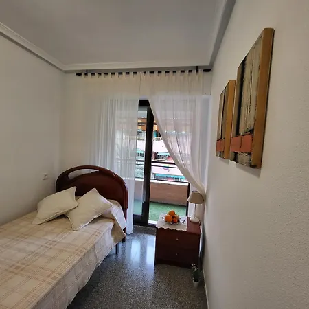 Homestay Amistosa, Habitacion Con Balcon, Alicante, Playa, Centro, Rambla, Mercado *