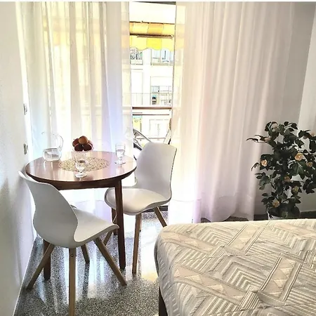 Amistosa, Habitacion Con Balcon, Alicante, Playa, Centro, Rambla, Mercado Séjour chez l'habitant *