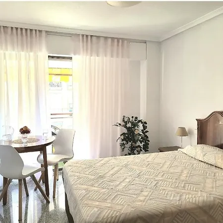 Amistosa, Habitacion Con Balcon, Alicante, Playa, Centro, Rambla, Mercado Séjour chez l'habitant